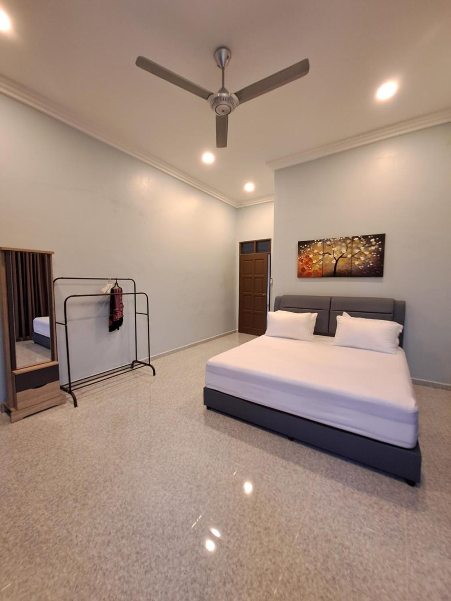 Zn Homestay Gong Badak Kampong Pengkalan Maras Exterior foto